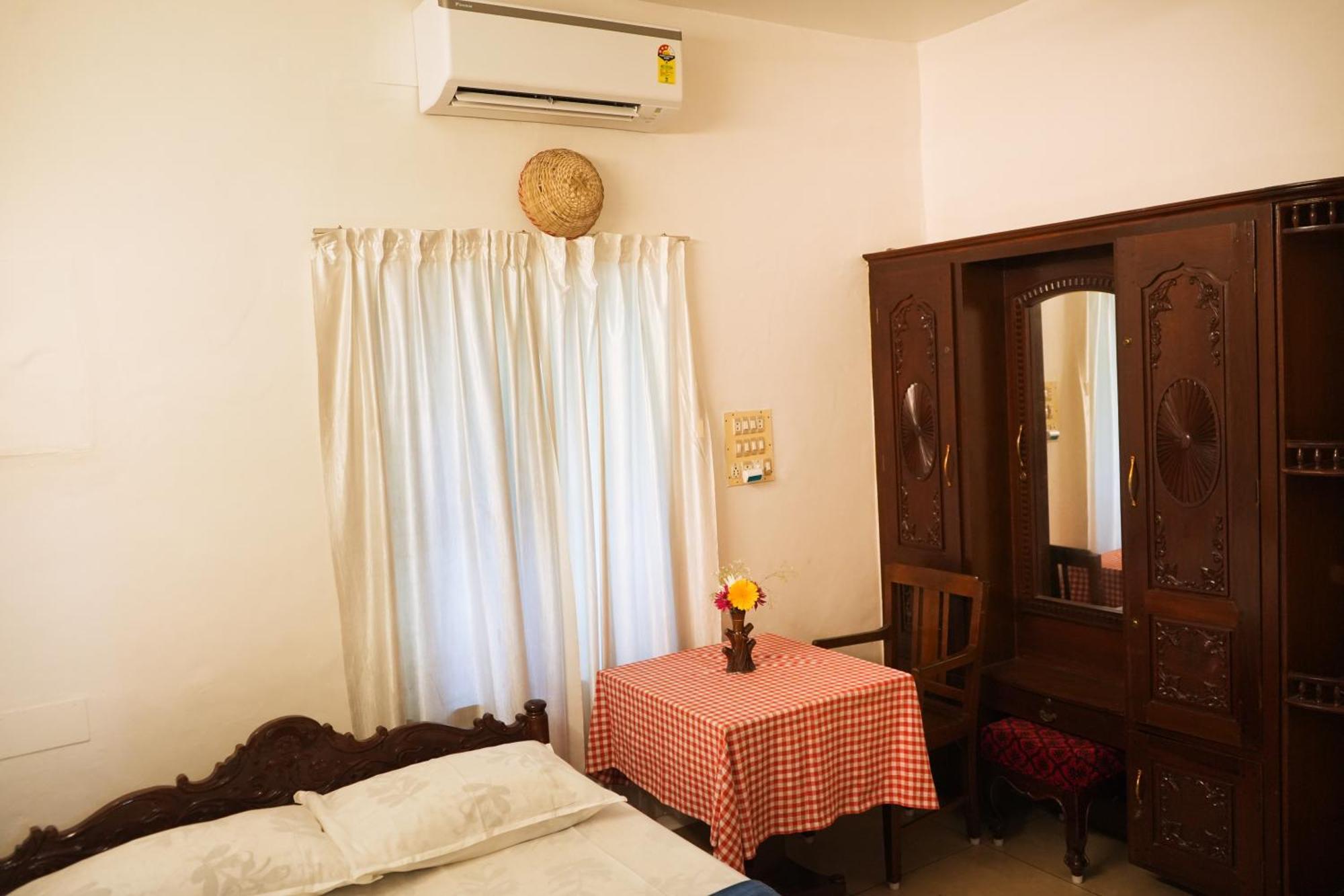 Mother Tree Inn Kochi Екстериор снимка