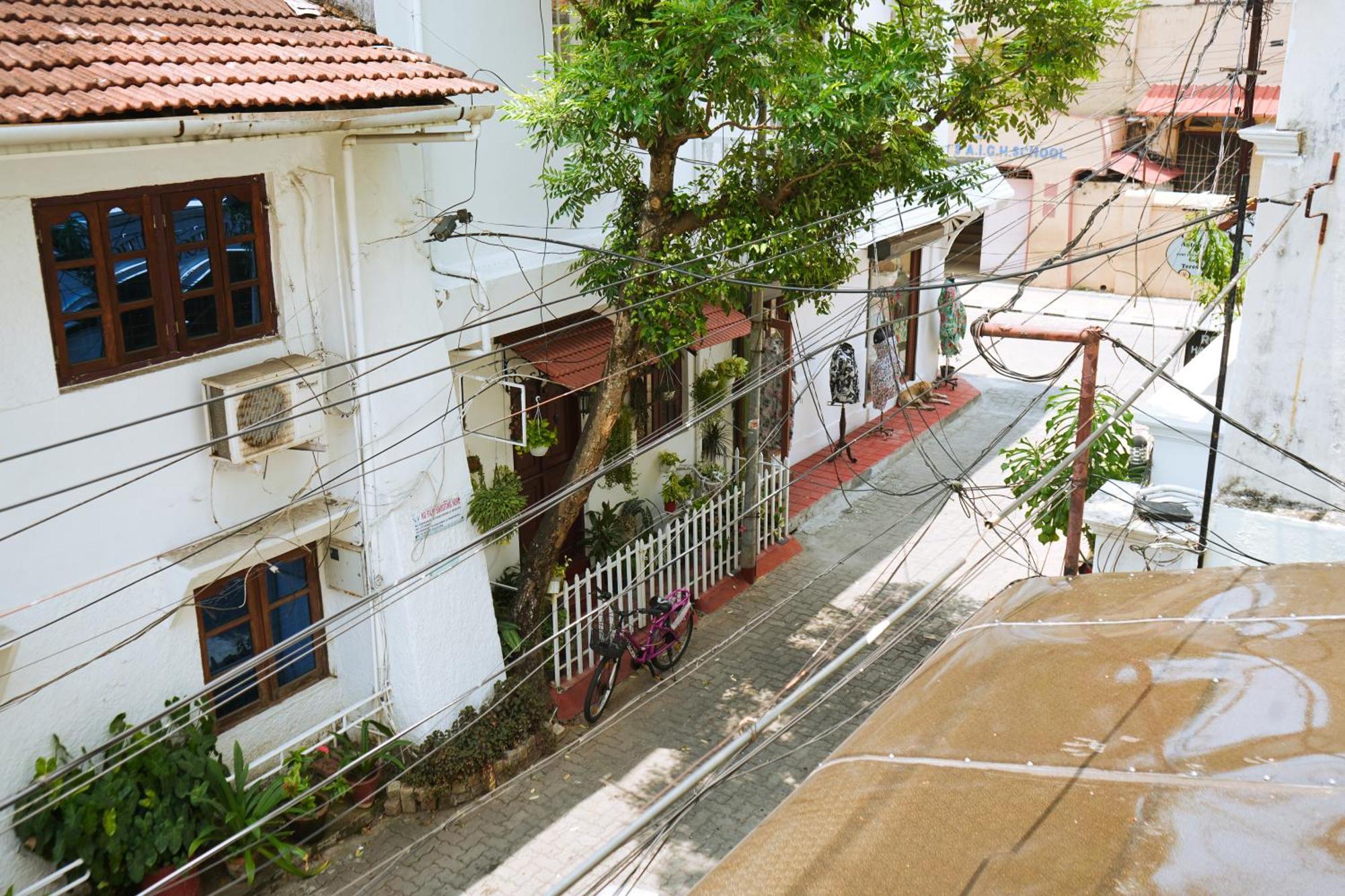 Mother Tree Inn Kochi Екстериор снимка