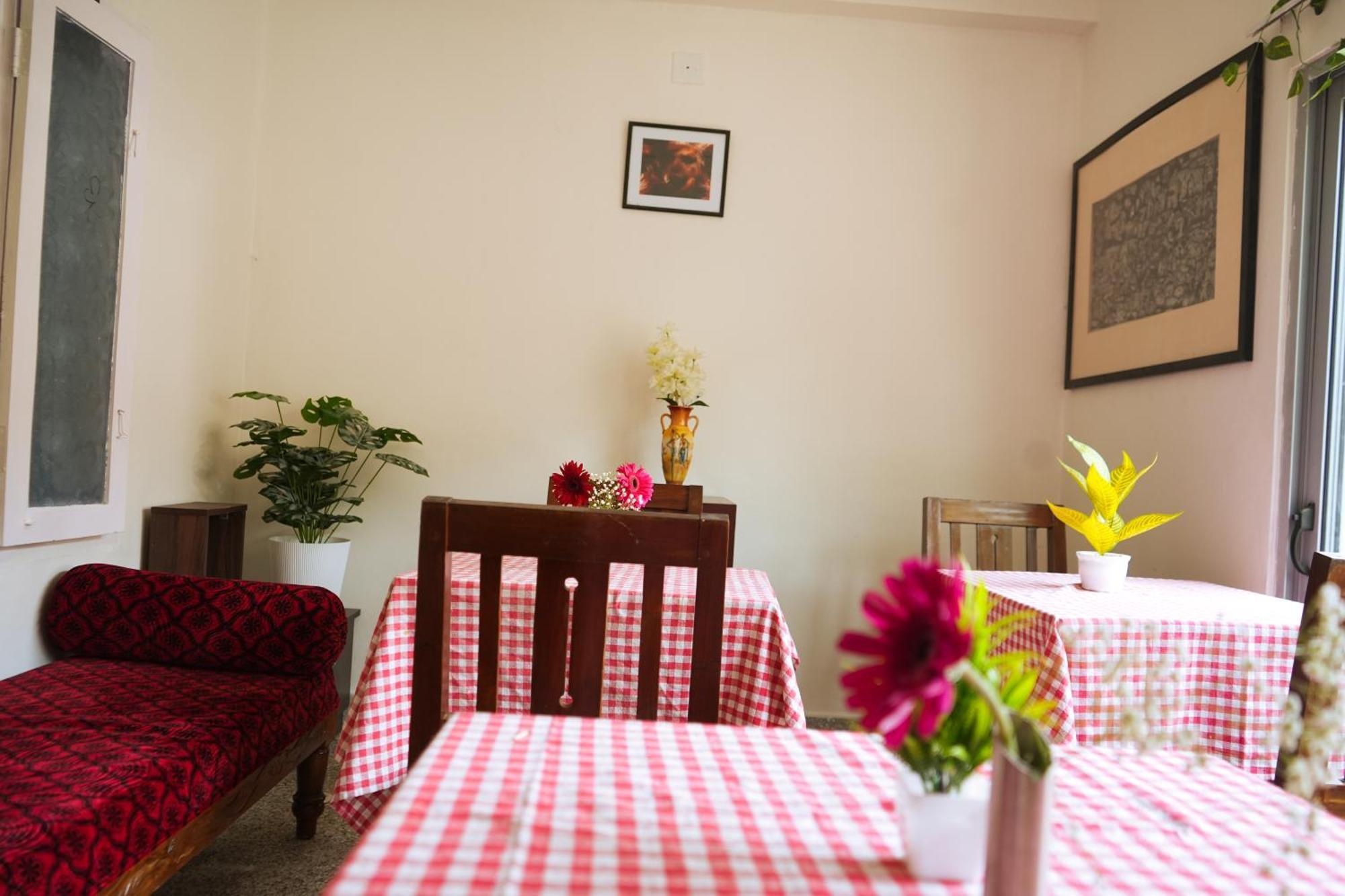 Mother Tree Inn Kochi Екстериор снимка