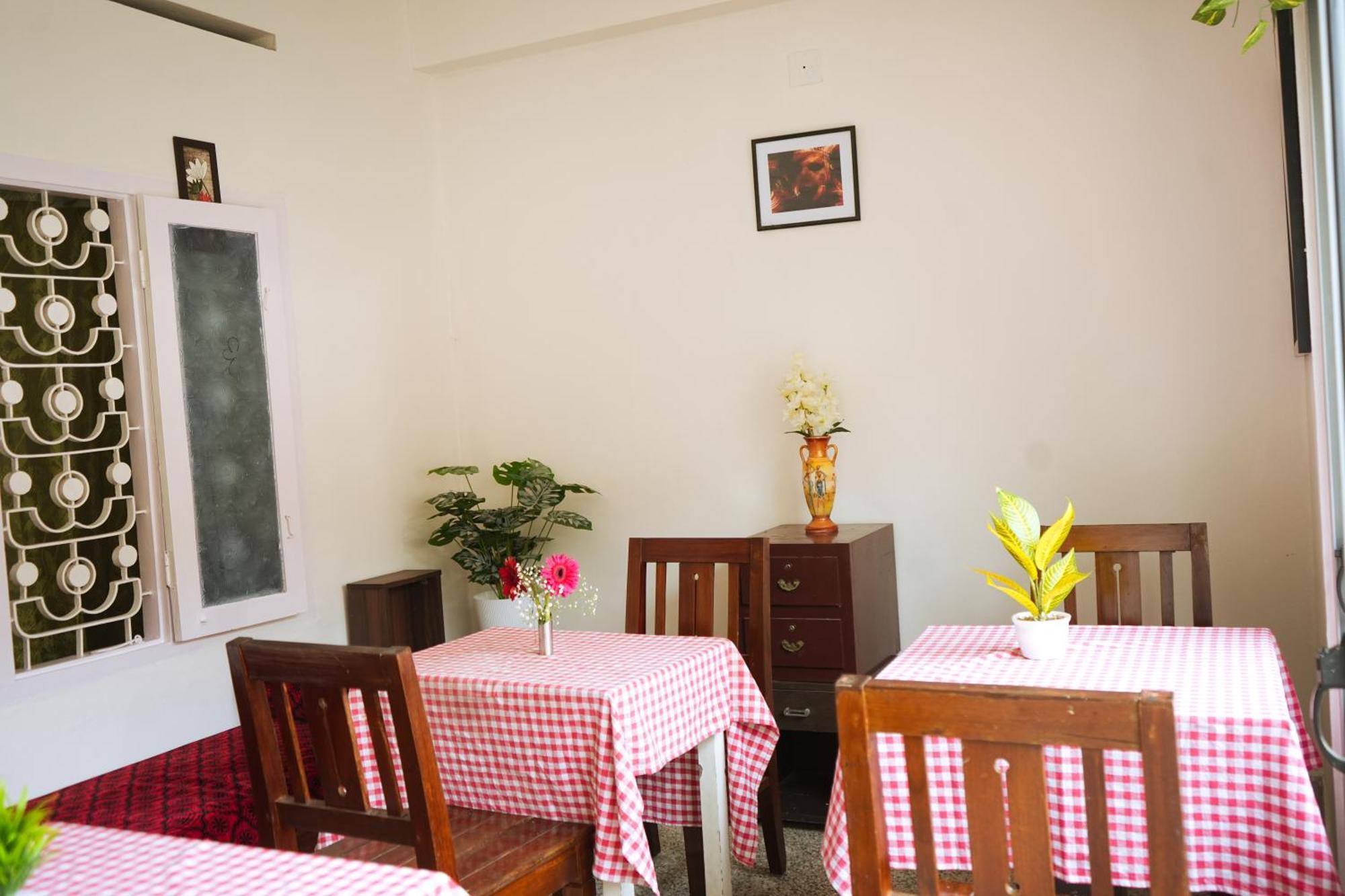 Mother Tree Inn Kochi Екстериор снимка
