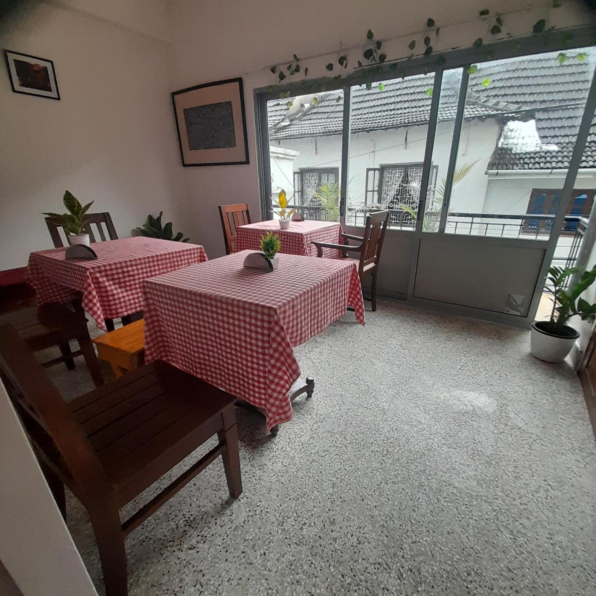 Mother Tree Inn Kochi Екстериор снимка